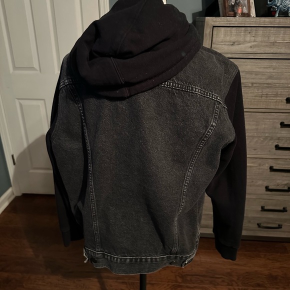 Levi's Dark Gray Denim Jacket with Black Hoodie - Picture 3 of 5